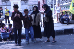 PENAMPILAN OLAH VOKAL SISWA SISWI SMP YIMI BAZAR UMKM PAGUYUBAN YIMI CAR FREE DAY