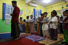 101-KEGIATAN-SHOLAT-BERJAMAAH-SELURUH-PESERTA-MABIT