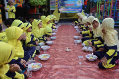 108-KEGIATAN-MAKAN-PAGI-BERSAMA-PESERTA-MABIT