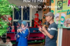 38-KB-TK-YIMI-COOKING-MEATBALLS