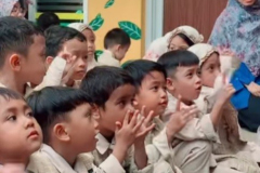 40-KB-TK-YIMI-COOKING-MEATBALLS