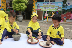 89-SISWA-MELEMBUTKAN-GARAM